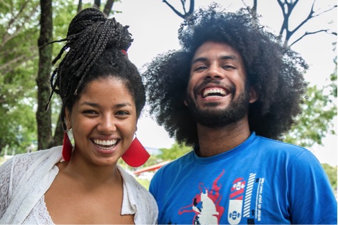 Figura 2. Os universitários Hannara Dias e Gabriel de Araújo. Movimento negro teve protagonismo na gestação da atual Lei de Cotas (Foto: Bento Monteiro/Secom UnB. Reprodução)